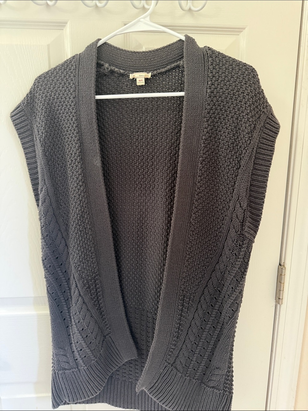 GAP Charcoal Gray Cable Knit Open-Front Sweater Vest